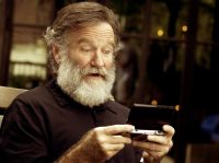 Robin Williams mit 3DS und Bart